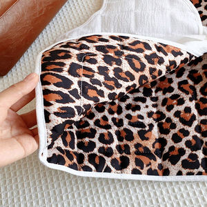 Gilets matelassés légers et confortables pour femmes, nouvelle vente chaude de haute qualité, gilets en duvet, vêtements de rue tendance - Product Image 2