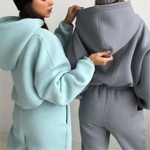 ActiveThermal Winter Chándal Cozy Sportswear Set Diseñado para la comodidad, el calor y el rendimiento en condiciones de frío - Product Image 4