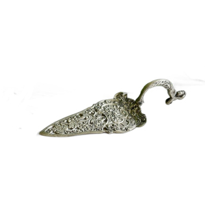 Bright Collection มีดเค้กโลหะสีเงินเกรดสูงส่งตรงจากโรงงานสำหรับงานเลี้ยงวันเกิดใช้ประจำวัน - Product Image 3