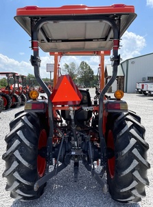 รถแทรกเตอร์คูโบต้า 40 แรงม้า ขับเคลื่อน 4 ล้อ เครื่องยนต์ดีเซล รถแทรกเตอร์ใหม่และมือสองสำหรับงานเกษตรและสวน พร้อมที่ตักด้านหน้า สำหรับการเกษตรขนาดเล็ก - Product Image 2