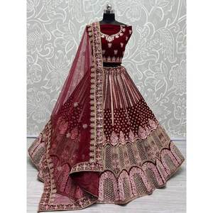 Atractivo Lehenga Choli de Terciopelo Bordado en Color Granate con Dupatta para Vestidos de Novia - Product Image 2