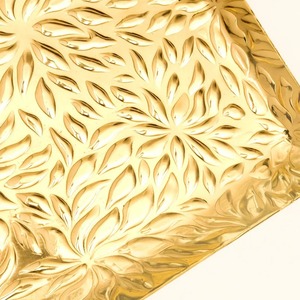 Plateau de vanité vintage en métal doré carré avec motif floral en relief en forme d'étoile pour bijoux de mariage - Product Image 5