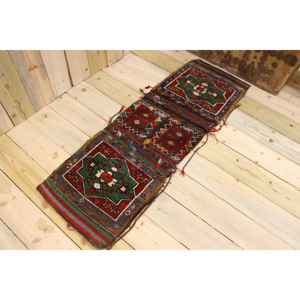 Alfombra pequeña vintage de 1.5x4.5 pies, alfombra turca de lana con lunares rojos - Product Image 1