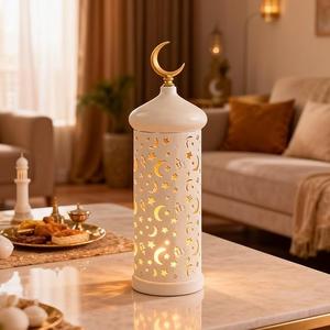 Elegante Lámpara de Ramadán de Metal Blanco con Diseño de Luna Creciente, Luz LED Suave para Decoración Festiva de Mesa del Hogar - Product Image 1