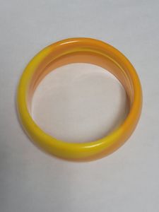 Nouveau bracelet jonc en résine jaune-orange, design classique et élégant en acrylique épais, bijou unisexe tendance pour femme, idéal pour un mariage - Product Image 4