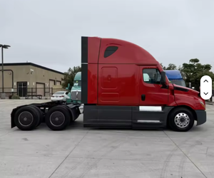 Camion semi-remorque Cascadia 126 Sleeper 2025 d'occasion - Cabine surélevée 455HP Boîte manuelle 10 vitesses Prêt à être expédié - Product Image 3