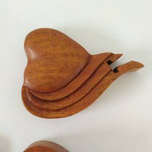 Boîte à bijoux en bois en forme de cœur faite à la main, écologique, pour bagues, colliers et petits accessoires - Product Image 6