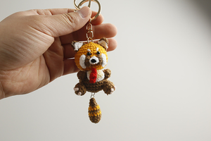พวงกุญแจตุ๊กตาแรคคูนถักโครเชต์น่ารักจิ๋ว งานแฮนด์เมด ตุ๊กตาถักไหมพรมอะมิกูรูมิ รูปสัตว์โพรซีออน โลตอร์ส ของเล่นห้อยกระเป๋า พวงกุญแจ - Product Image 2