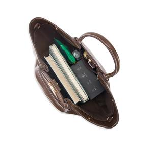 Sac à main en cuir brun foncé pour femme, sac à bandoulière structuré, sac à main vintage, résistant à l'eau, pour le travail et le bureau - Product Image 4