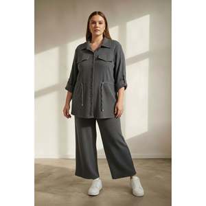 Conjunto de ropa de abrigo y pantalón de tela elástica con bolsillos, talla grande, color fumé - Product Image 5