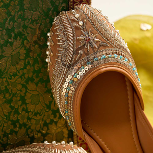 รองเท้าบัลเล่ต์ปักลายเมแกนทำมือ khussa น้ำหนักเบาพิมพ์ลายฤดูร้อนสีน้ำตาลอ่อนมีรายละเอียดลูกปัดกันลื่น - Product Image 3