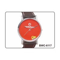 Montre-bracelet en métal classique la plus demandée pour hommes avec aiguilles lumineuses ou mouvement à quartz durable disponible en vente depuis l'Inde