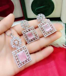 ชุดจี้เพชรเพอร์ไมอุนทรงรีเพชรแบบอเมริกันที่สวยงามเครื่องประดับงานปาร์ตี้ทำมือดีไซน์พรีเมี่ยมสินค้าจำนวนมาก - Product Image 3