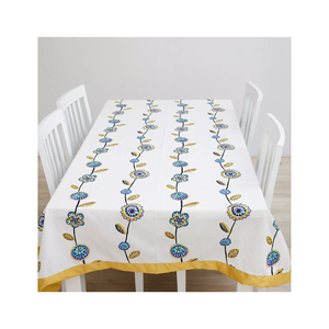 Hermoso mantel bordado floral crema nuevo 52x70 pulgadas tela ligera y cómoda Ideal para todas las estaciones y ocasiones - Product Image 2