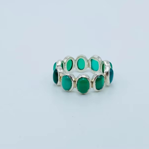 Anillo de Plata de Ley Hecho a Mano con Ónice Verde, Joyería Única con Piedras Preciosas, Elegante Anillo de Cristal Ajustable de Moda - Product Image 1