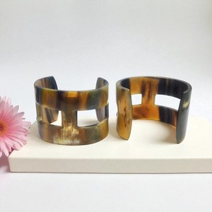 Brazalete de Cuerno de Búfalo Moderno de Origen Ético, Hecho a Mano, Pulido, Ecológico, Artesanía Natural, Joyería de Moda, Arte - Product Image 6
