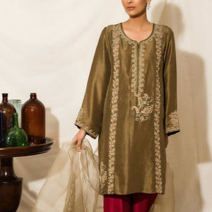 Dernière Kurta de broderie indienne pakistanaise à la mode avec robe Plazo en dentelle et détails de boutons vêtements de mariage 2025 - Product Image 1