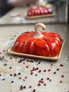 Vente en gros d'artisanat en métal Rangement nordique Bestseller Plateau de service industriel vintage en forme de dôme en verre et métal en forme de piment rouge - Product Image 3