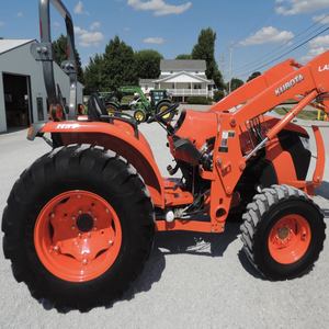 Tractor Agrícola KUBOTA MX5200 de 52HP, 4WD, Diésel, con Cargador Frontal y Retroexcavadora |   TRACTOR AGRÍCOLA DE USO GENERAL EN VENTA - Product Image 2