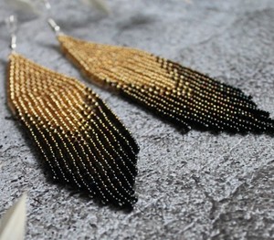 Pendientes de lujo dorados de moda con cuentas, pendientes elegantes y brillantes con flecos de cuentas, pendientes largos de cuentas para la noche. - Product Image 1