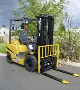 Powerlift 2.5 Ton Diesel Counterbalance <b>Forklift</b> 4X4 Seated Operation Indoor Use. - Product Image 6