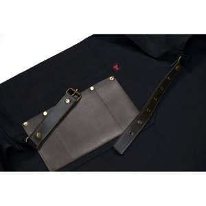 Delantal corto de lona negra estilo vaquero, diseño Gretel - Product Image 5