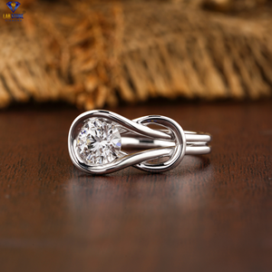 แหวนเพชรทรงกลม1.00 TDW สีทองประดับก้านแยก cvd/hpht หินห้องปฏิบัติการ - Product Image 1