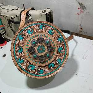 Bolso de cantimplora de cuero de calidad Premium occidental de estilo vaquero con correa de herramientas manuales Bolso de calidad superior Bolso con flecos y borlas - Product Image 2