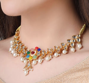 Conjunto de Joyería de Moda para Boda y Compromiso de Lujo, Incluye Collar, Aretes, Maang Tikka, Detalles de Cuentas Tradicionales con Circonita - Product Image 1