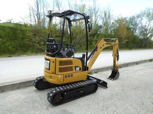 LIVRAISON GRATUITE pour la mini-excavatrice Catterpillar -301.7D CR, moteur diesel 17,7 CV, ROPS ouvert, homologuée EPA CE, avec pince hydraulique JCB - Product Image 4