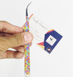 Pince à épiler d'extension de cils en acier inoxydable à poignée diamantée incurvée en J personnalisée et durable - Product Image 1