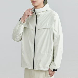 Veste coupe-vent en nylon légère imperméable personnalisée pour le sport et la salle de sport pour hommes - Product Image 1