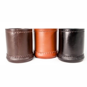 ชุดกล่องถ้วยลูกเต๋าหนัง PU สีน้ำตาลมีโลโก้ตามสั่งภายในมีถาดด้านในและสแนปสำหรับลูกเต๋า yahtze/ คนโกหก - Product Image 4