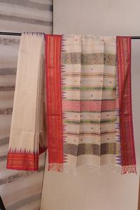 ผ้าส่าหรีผ้าฝ้ายผสมไหมทอมือคุณภาพพรีเมียม พร้อมขอบผ้าปักดิ้นสีแดงตัดกัน |   คอลเลกชันชุดงานรื่นเริงและชุดแต่งงานสุดหรูสำหรับผู้หญิงและเด็กผู้หญิง - Product Image 3