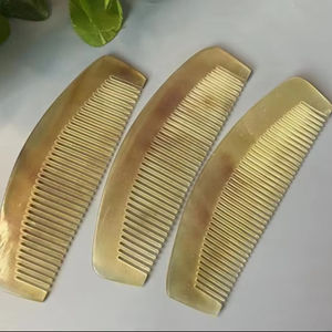 COLORES HECHOS A MANO CUERNO BUFFALO PEINES AL POR MAYOR Peines de cuerno antiestáticos naturales para regalos de vacaciones por artesanía creciente - Product Image 1