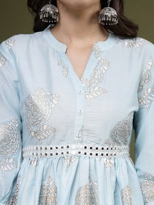 Kurta Anarkali en polyester de qualité exceptionnelle, élégant, à imprimé floral, col mandarin, manches bouffantes, travail miroir, longueur au sol - Product Image 5