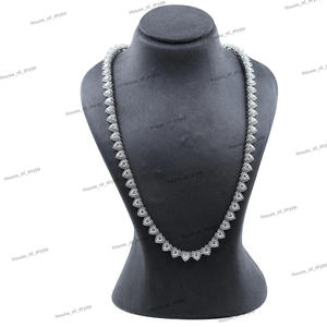 Collier de diamants en forme de coeur en argent 925 avec réglage de pavé de halo Collier de diamants Moissanite taillés en coeur Collier glacé de luxe - Product Image 2
