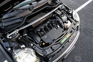 Mini Cooper John Cooper Works Cabriolet 2009 d'occasion, boîte manuelle 6 vitesses, turbo 4 cylindres, principalement d'origine sudiste - Product Image 6