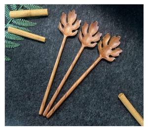 Cuchara de madera natural para tareas diarias de cocina, incluyendo Revolver, servir y mezclar ingredientes - Product Image 1