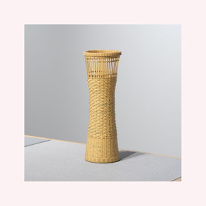 2025 Soporte de paraguas de hierba marina inspirado en la naturaleza | Estuche de ratán bohemio con patrones de animales juguetones | Accesorio para el hogar hecho a mano - Product Image 1