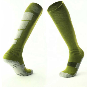 Chaussettes de sport de football pour hommes en gros - Antidérapantes, respirantes, avec semelle en tissu éponge, en polyester/coton, logo personnalisé, service OEM - Product Image 4