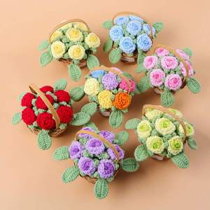 Cesta de Rosas Multicabezas Hecha a Mano para el Día de San Valentín Chino, Tejida con Hilo de Copo de Nieve y Ganchillo, Acabado Transfronterizo - Product Image 1