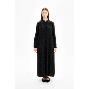 Abaya noire écologique avec détail chaîne, manches longues, polyester, Moyen-Orient - Product Image 1