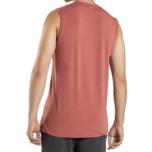 Camiseta deportiva y de fitness de color sólido transpirable con cuello redondo para hombre, combina comodidad y estilo - Product Image 3