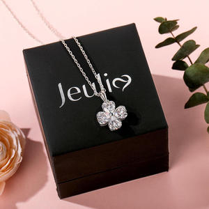 สร้อยคอเงินแท้ทรงหัวใจประดับมอสซาไนต์รูปใบโคลเวอร์สี่แฉก Jeulia Sparkling Dream - Product Image 6