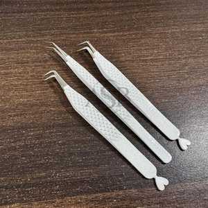 แหนบติดขนตาสีขาววิ้งๆ รูปหัวใจ สแตนเลส กันเหงื่อ สกรีนโลโก้ตามสั่ง น้ำหนักเบา ทนทาน - Product Image 1