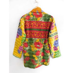 Chaqueta Corta Acolchada de Invierno para Mujer, Estilo Vintage, Transpirable, de Algodón Tejido Kantha, Ecológica, con Estampado Floral Hecho a Mano en India - Product Image 4