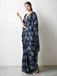 Sari traditionnel indien et pakistanais en soie pure de Manipur avec impression numérique et bordure en dentelle - Product Image 3