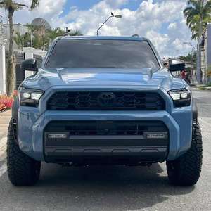 Toyota 4Runner d'occasion 2025 SUV Essence Sièges en Cuir R17 Traction Avant - Product Image 3