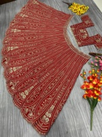 Hermoso Lehenga Choli de Último Diseño con Material de Seda, Bordado con Hilos, Trabajo de Codificación y Lentejuelas
